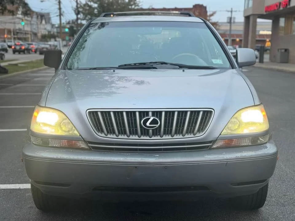 2001 Lexus RX 1st Gen - Image 3 of 11