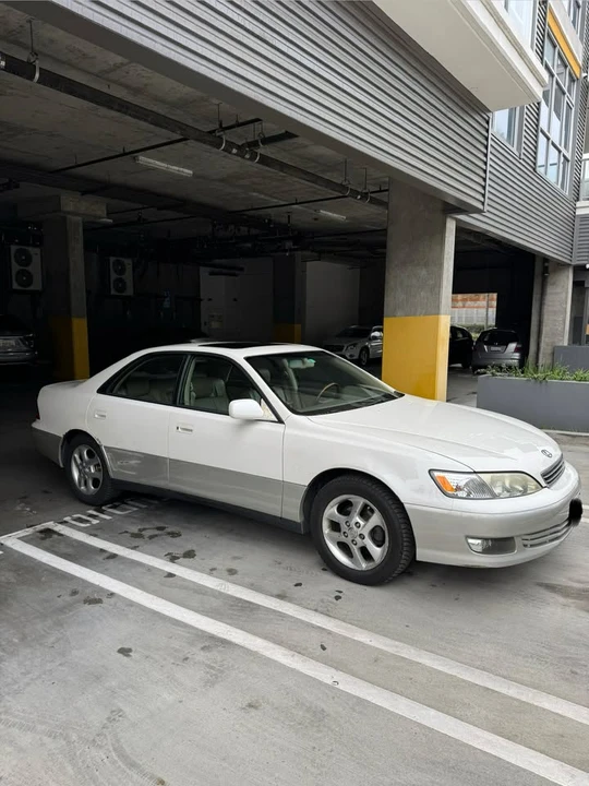 2001 Lexus ES 3rd Gen - Image 2 of 16