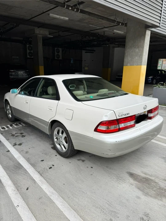 2001 Lexus ES 3rd Gen - Image 3 of 16
