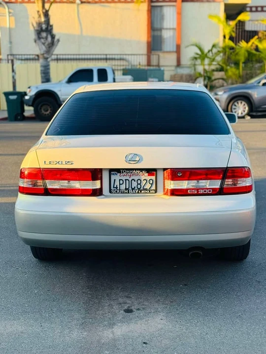 2001 Lexus ES 3rd Gen - Image 5 of 14