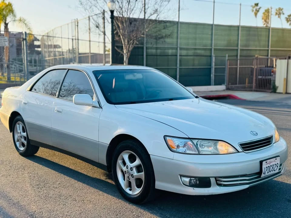 2001 Lexus ES 3rd Gen - Image 2 of 14