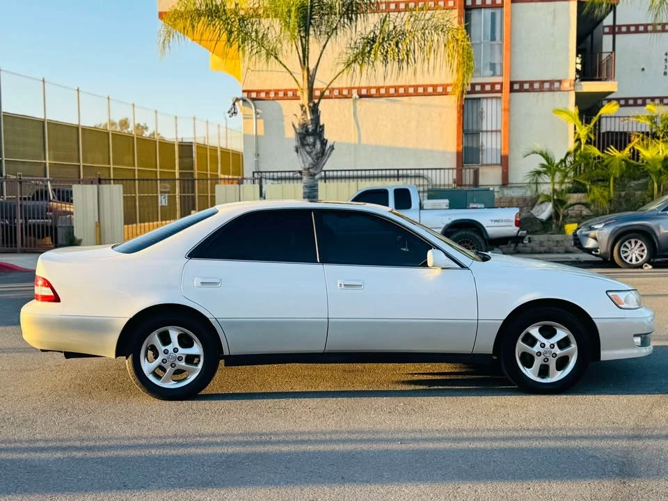 2001 Lexus ES 3rd Gen - Image 6 of 14