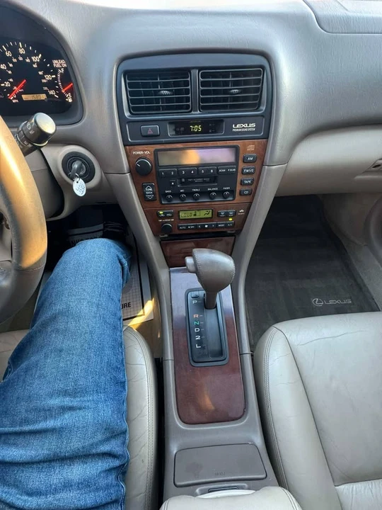 2001 Lexus ES 3rd Gen - Image 9 of 14