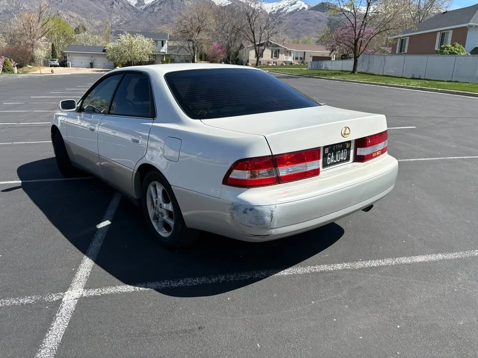 2001 Lexus ES 3rd Gen - Image 5 of 10