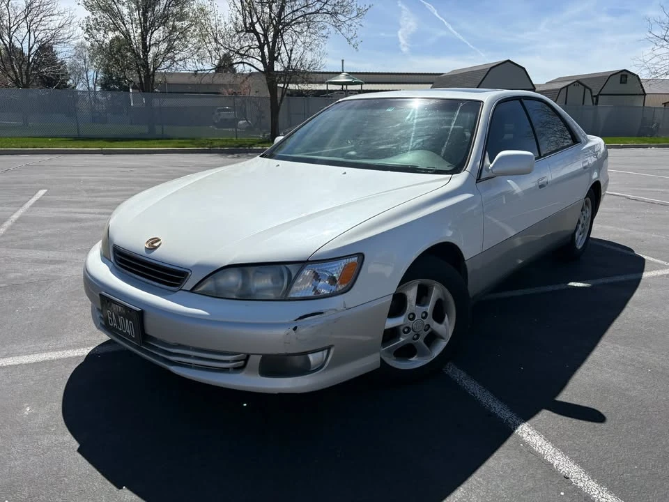 2001 Lexus ES 3rd Gen - Image 3 of 10