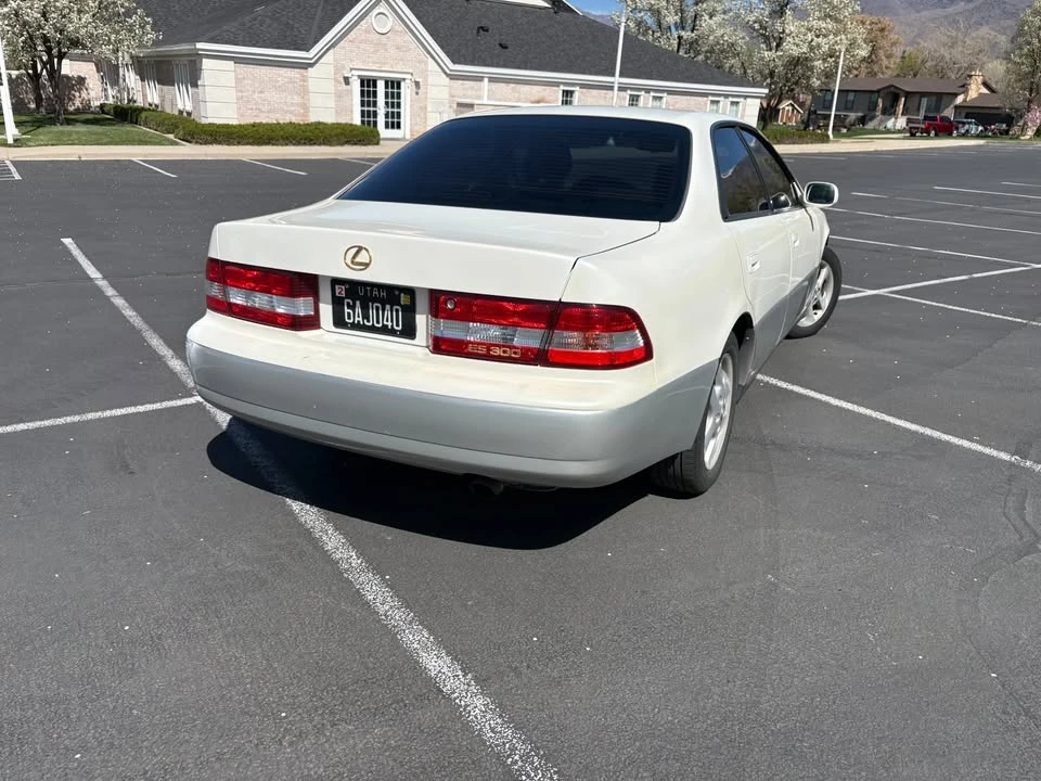 2001 Lexus ES 3rd Gen - Image 4 of 10