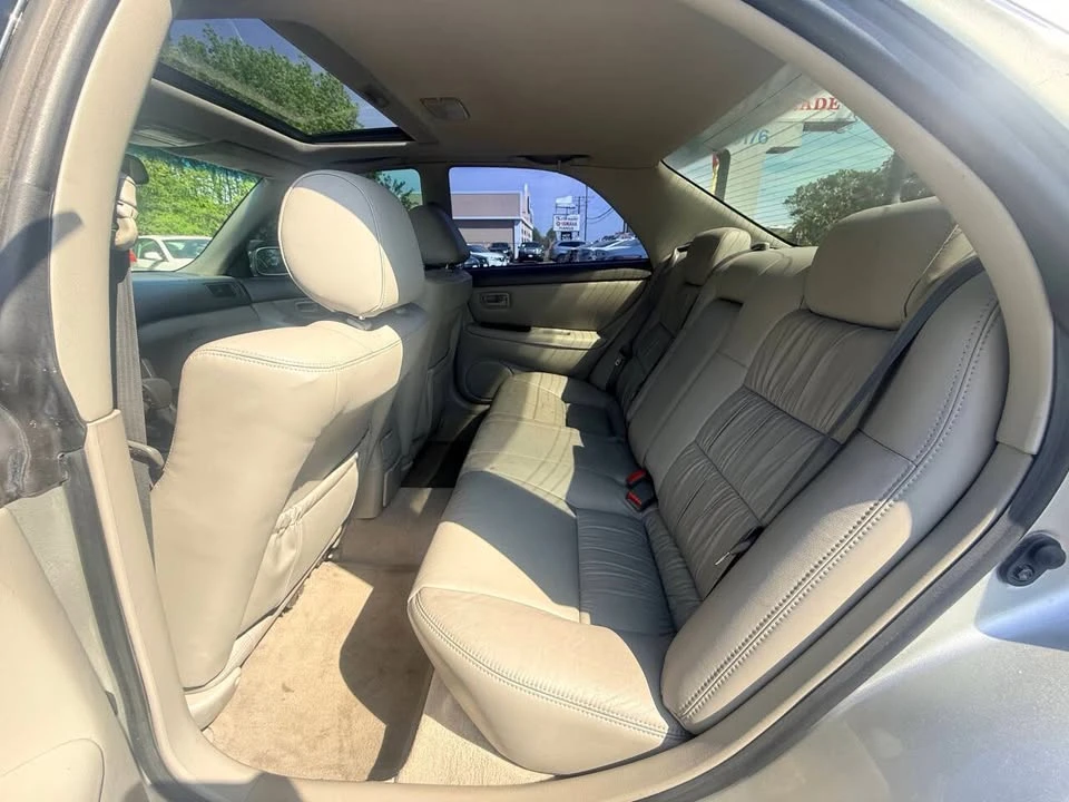 2001 Lexus ES 3rd Gen - Image 12 of 18
