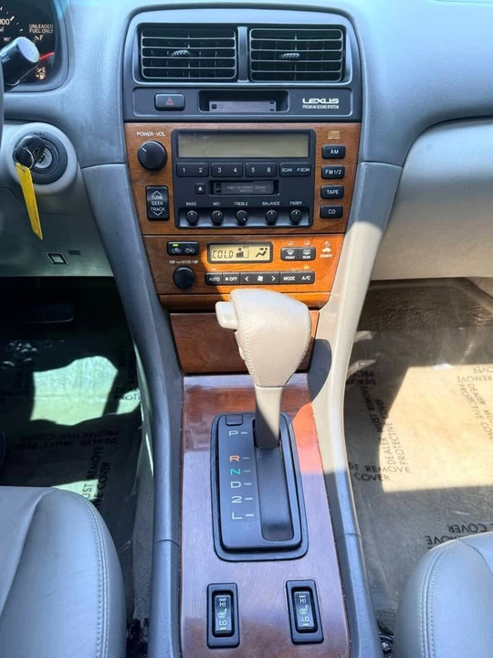 2001 Lexus ES 3rd Gen - Image 16 of 18