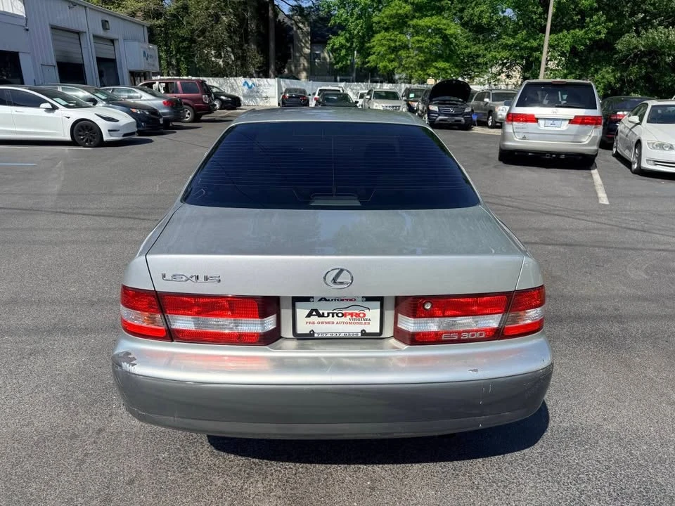 2001 Lexus ES 3rd Gen - Image 5 of 18