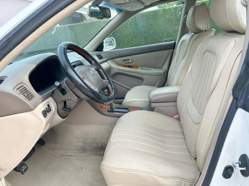 2001 Lexus ES 3rd Gen - Image 9 of 17
