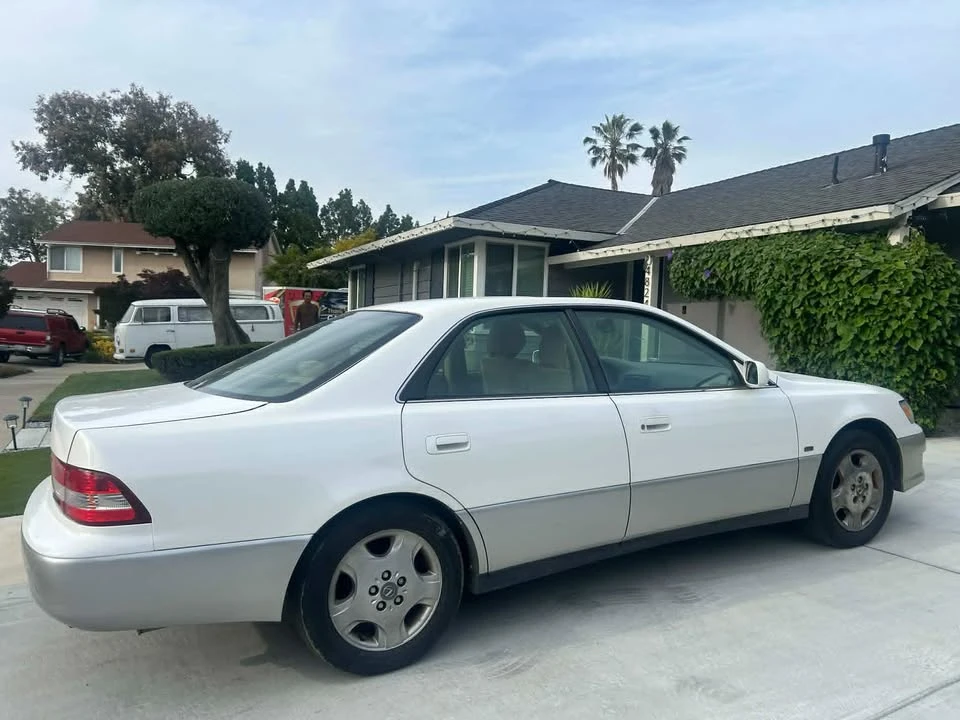 2001 Lexus ES 3rd Gen - Image 3 of 17