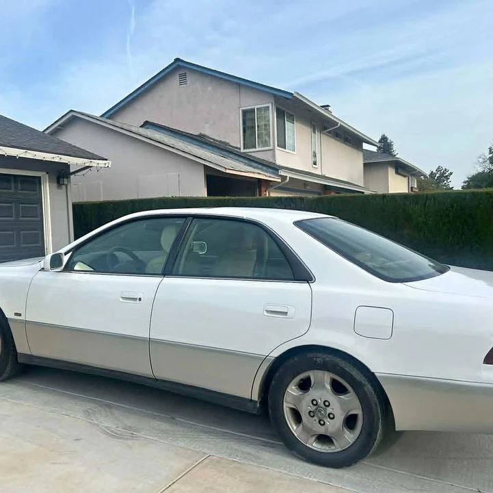 2001 Lexus ES 3rd Gen - Image 2 of 17