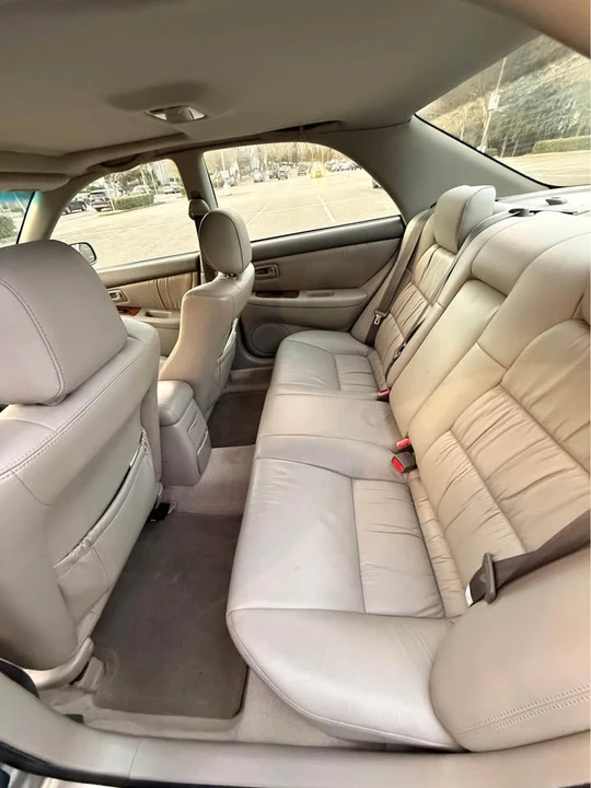 2001 Lexus ES 3rd Gen - Image 9 of 11