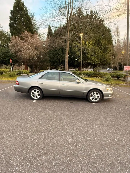 2001 Lexus ES 3rd Gen - Image 8 of 11