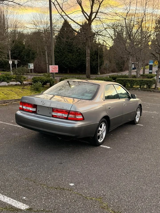 2001 Lexus ES 3rd Gen - Image 6 of 11