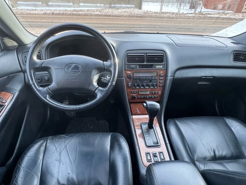 2001 Lexus ES 2nd Gen - Image 14 of 18