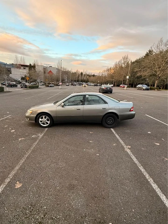 2001 Lexus ES 3rd Gen - Image 13 of 13