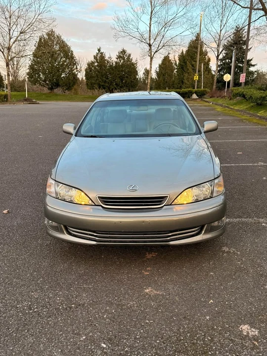 2001 Lexus ES 3rd Gen - Image 9 of 13