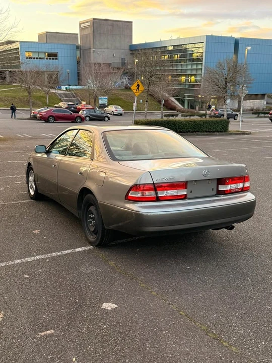 2001 Lexus ES 3rd Gen - Image 3 of 13
