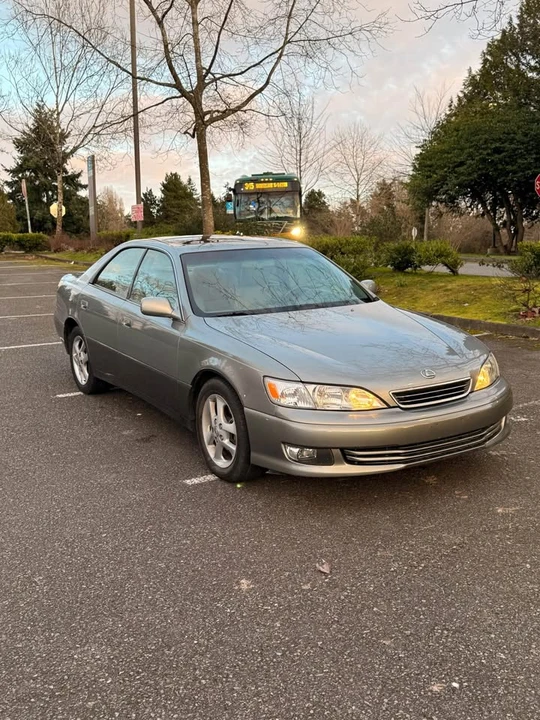 2001 Lexus ES 3rd Gen - Image 2 of 13