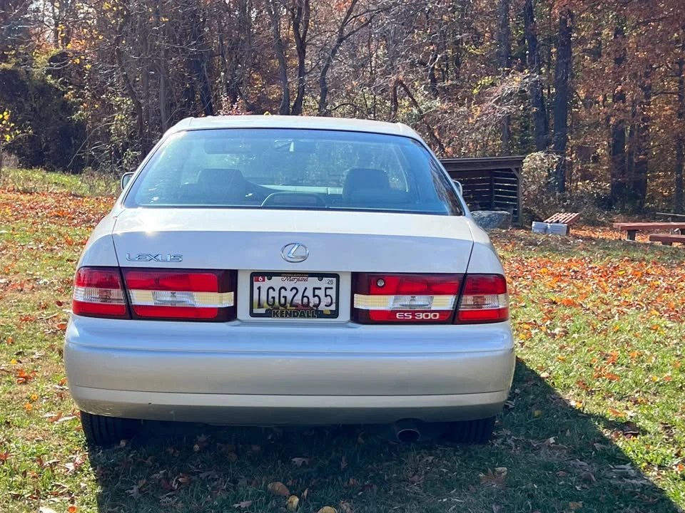 2001 Lexus ES 3rd Gen - Image 5 of 18