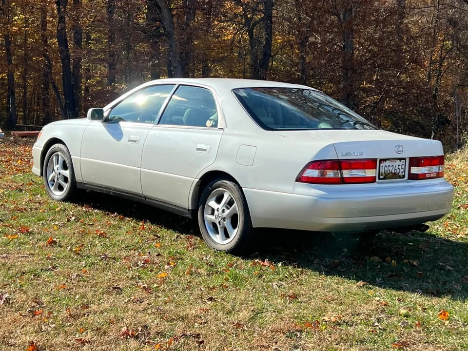 2001 Lexus ES 3rd Gen - Image 6 of 18