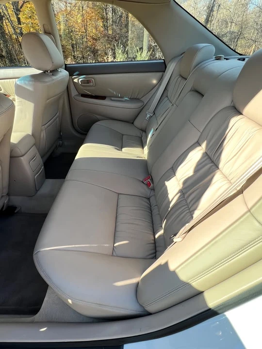 2001 Lexus ES 3rd Gen - Image 9 of 18