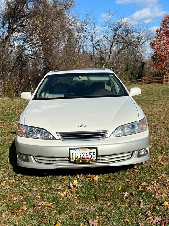 2001 Lexus ES 3rd Gen - Image 2 of 18