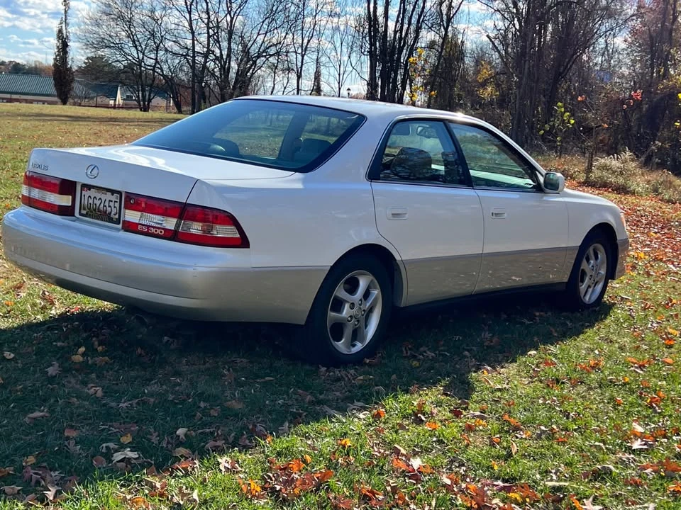 2001 Lexus ES 3rd Gen - Image 4 of 18
