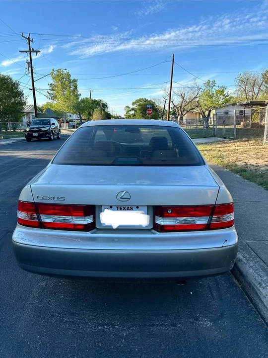 2001 Lexus ES 3rd Gen - Image 2 of 5