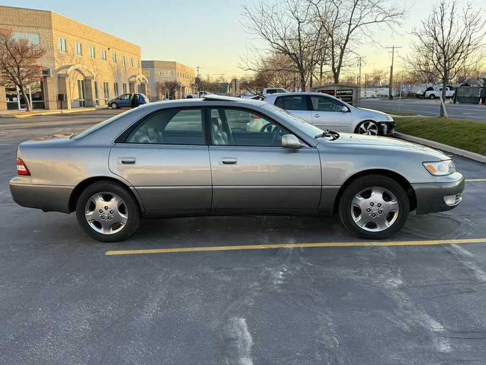 2001 Lexus ES 3rd Gen - Image 3 of 11