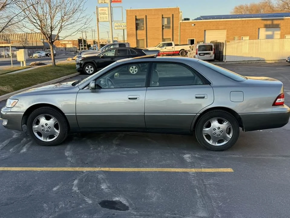 2001 Lexus ES 3rd Gen - Image 5 of 11