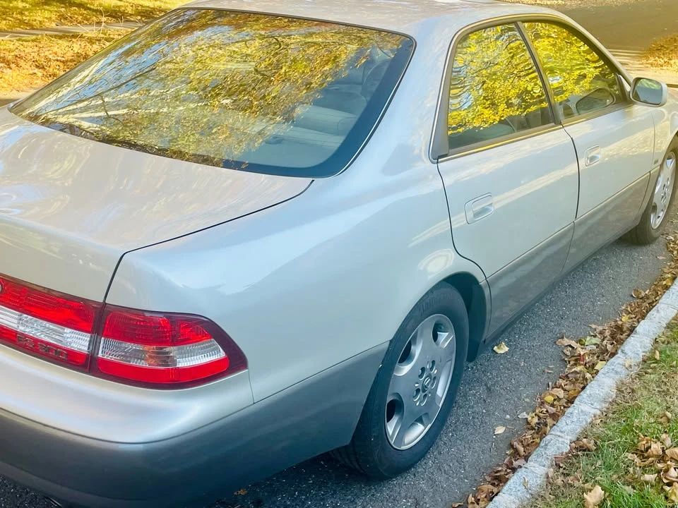 2001 Lexus ES 3rd Gen - Image 3 of 11