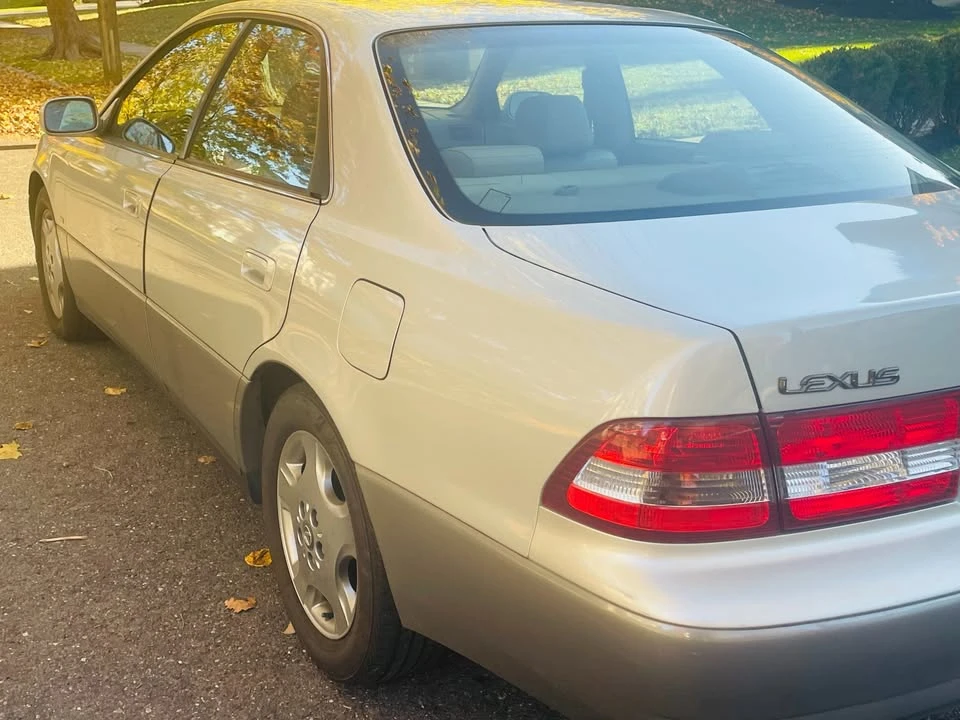 2001 Lexus ES 3rd Gen - Image 5 of 11