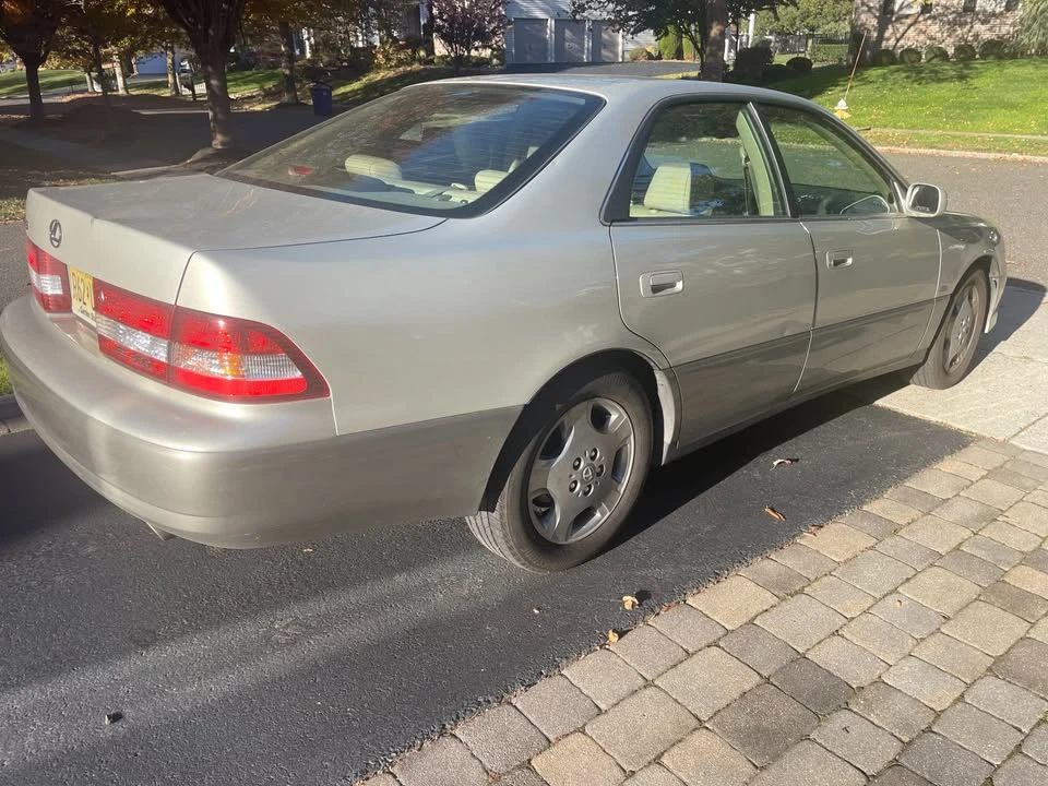 2001 Lexus ES 3rd Gen - Image 4 of 11