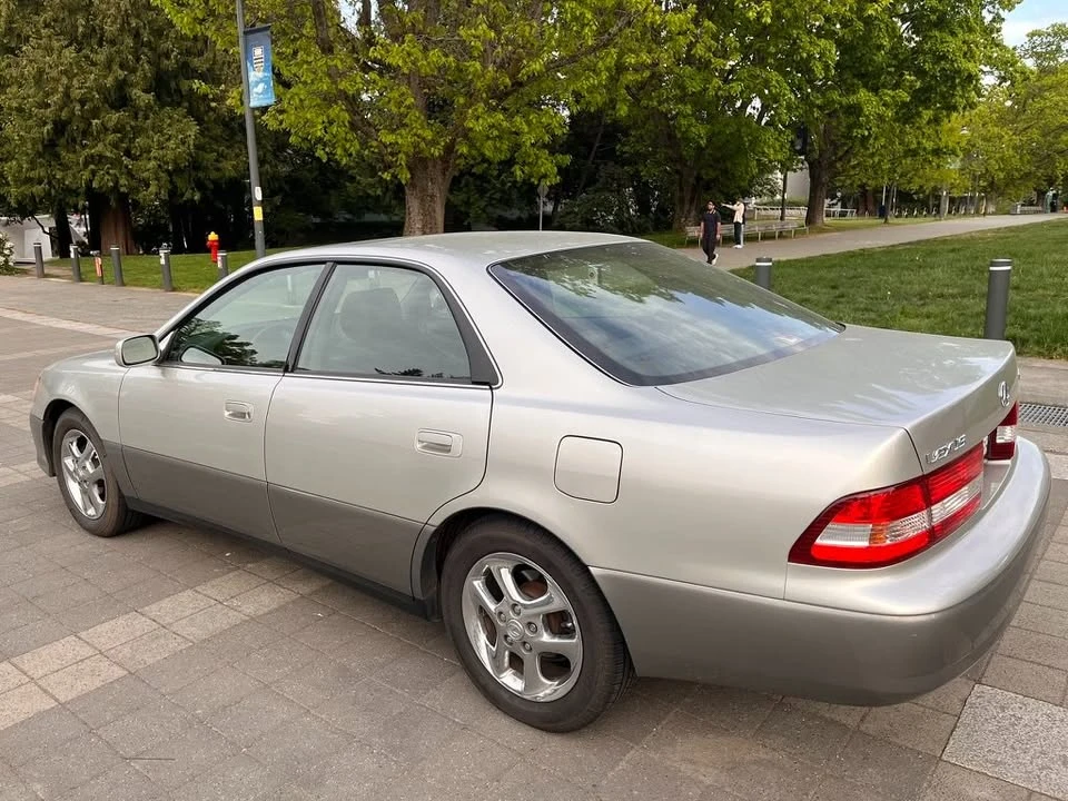 2001 Lexus ES 3rd Gen - Image 2 of 10