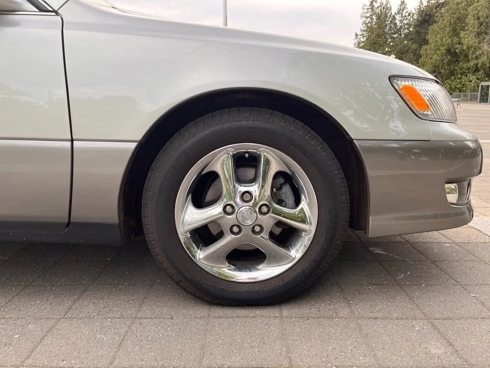 2001 Lexus ES 3rd Gen - Image 3 of 10