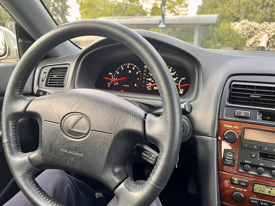2001 Lexus ES 3rd Gen - Image 4 of 10
