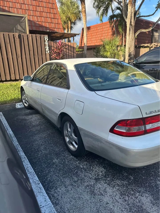 2001 Lexus ES 3rd Gen - Image 4 of 6