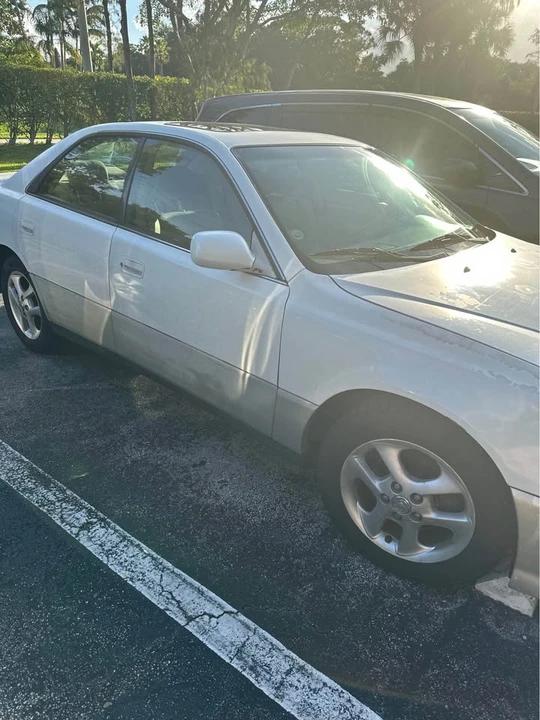 2001 Lexus ES 3rd Gen - Image 2 of 6