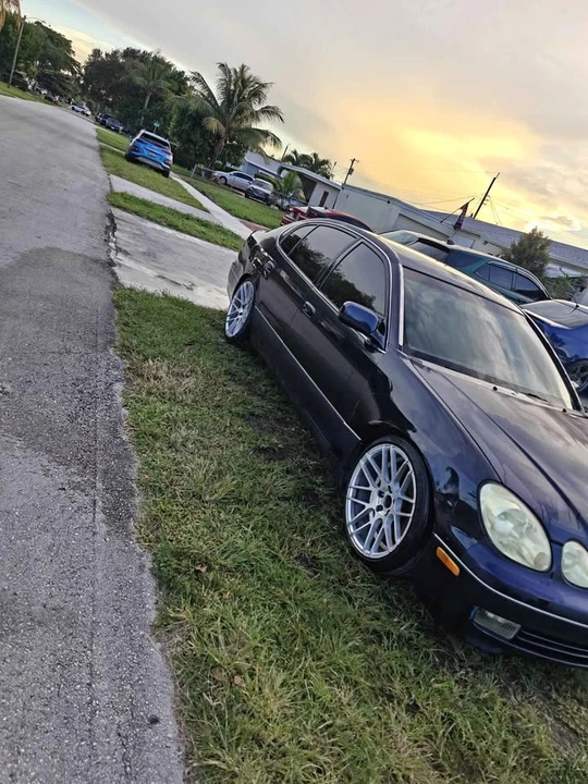 2001 Lexus GS 2nd Gen - Image 3 of 10