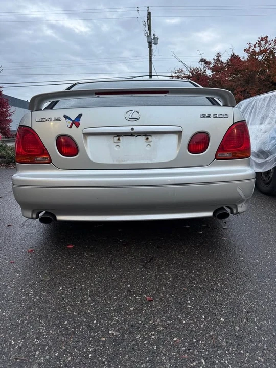 2001 Lexus GS 2nd Gen - Image 11 of 13