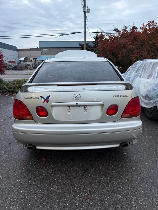2001 Lexus GS 2nd Gen - Image 10 of 13
