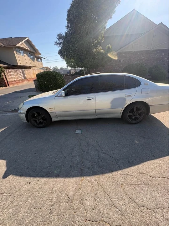 2001 Lexus GS 2nd Gen - Image 2 of 3