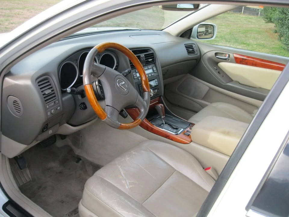 2001 Lexus GS 2nd Gen - Image 9 of 11