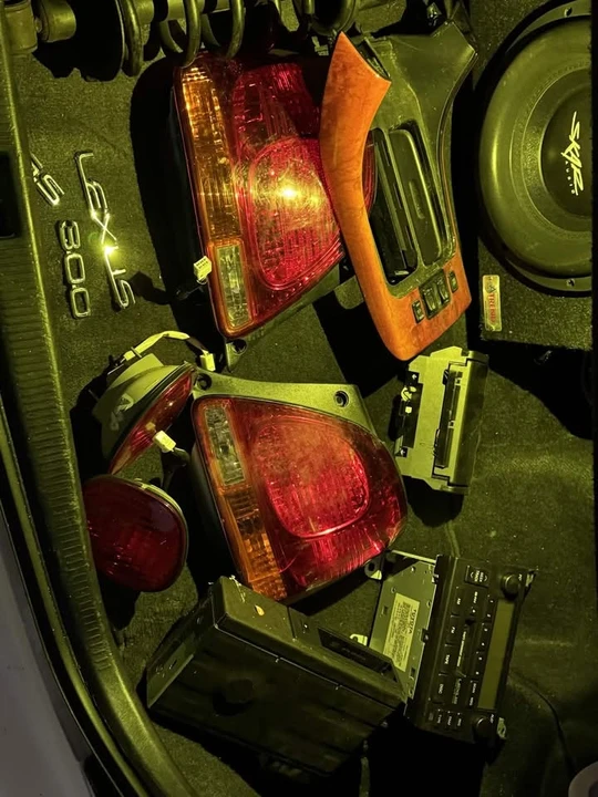 2001 Lexus GS 2nd Gen - Image 16 of 18