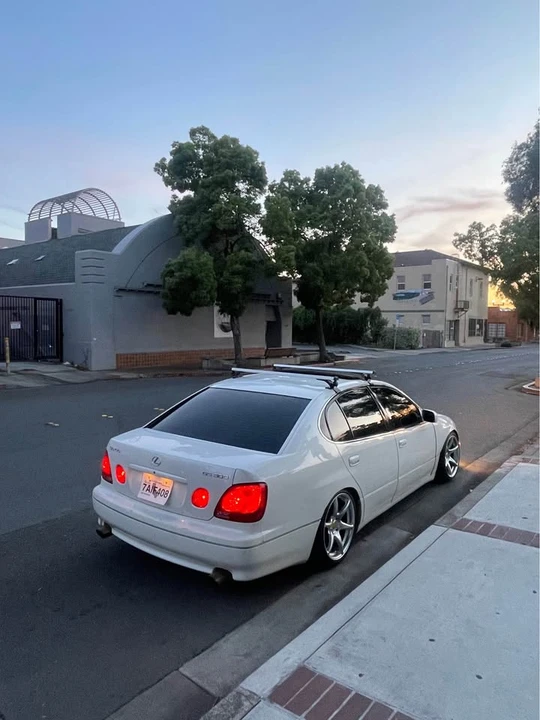 2001 Lexus GS 2nd Gen - Image 2 of 11