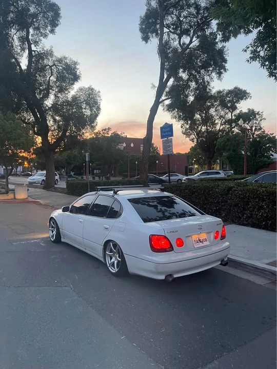 2001 Lexus GS 2nd Gen - Image 3 of 11
