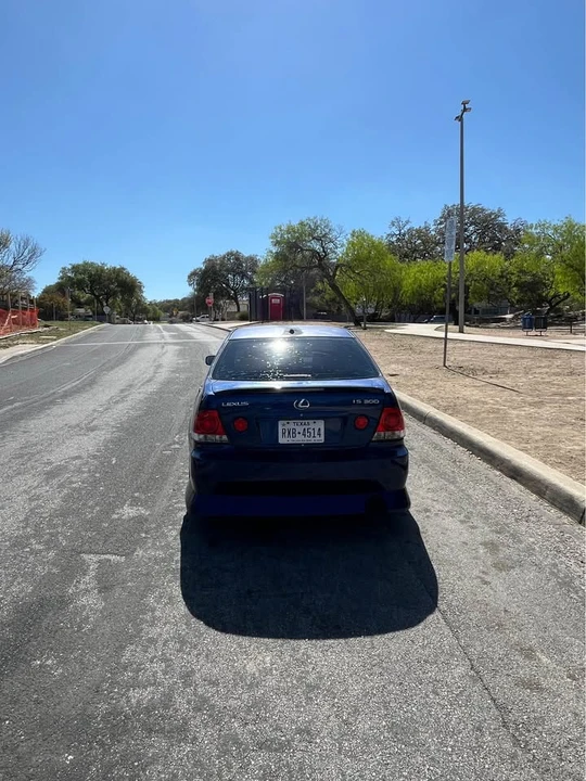 2001 Lexus IS 1st Gen - Image 3 of 11