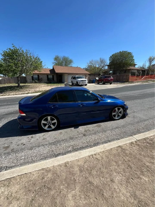 2001 Lexus IS 1st Gen - Image 5 of 11